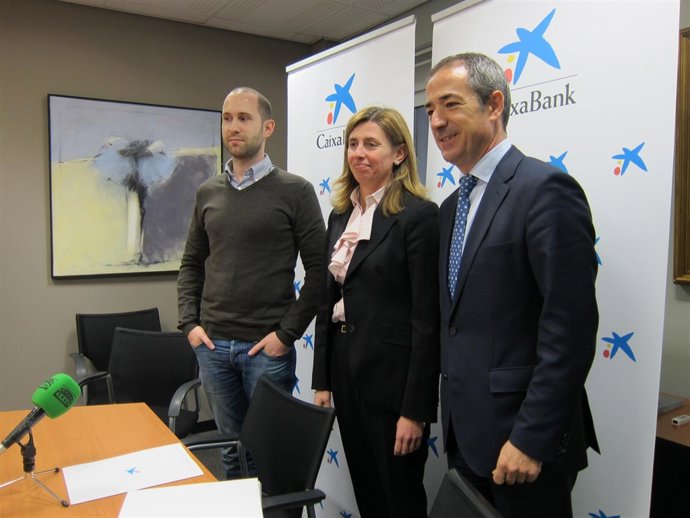 Alberto Pérez (Whootgames), Eva Pando (IDEPA) y José Manuel Bilbao (Caixabank)