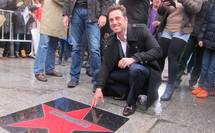 David Bustamante con su estrella en el Paseo de la Fama de Tetuán