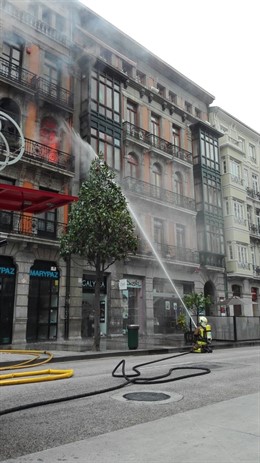 Incendio en la calle Uría, 58 de Oviedo,.