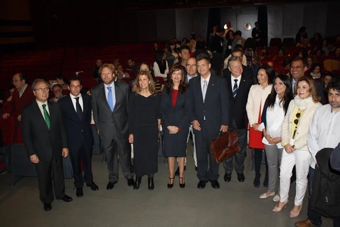 Julio Coca (centro) inaugura el congreso junto a Felisa Cañete y Rafi Crepín