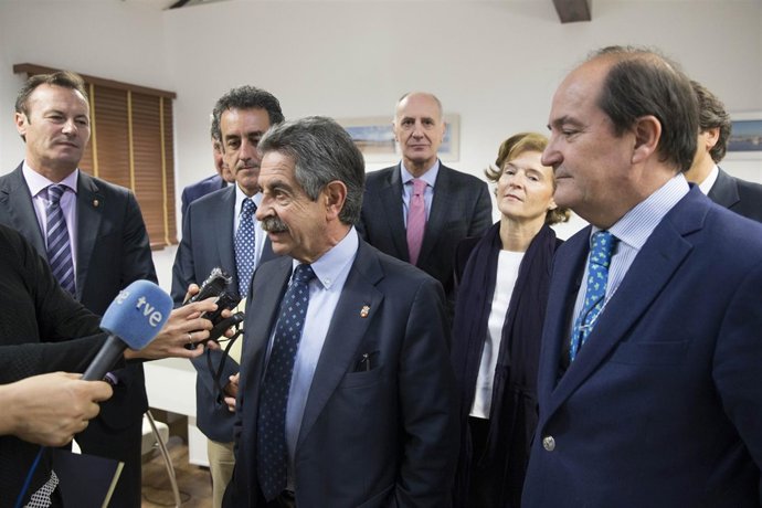 Revilla explica la zona franca de Santander 