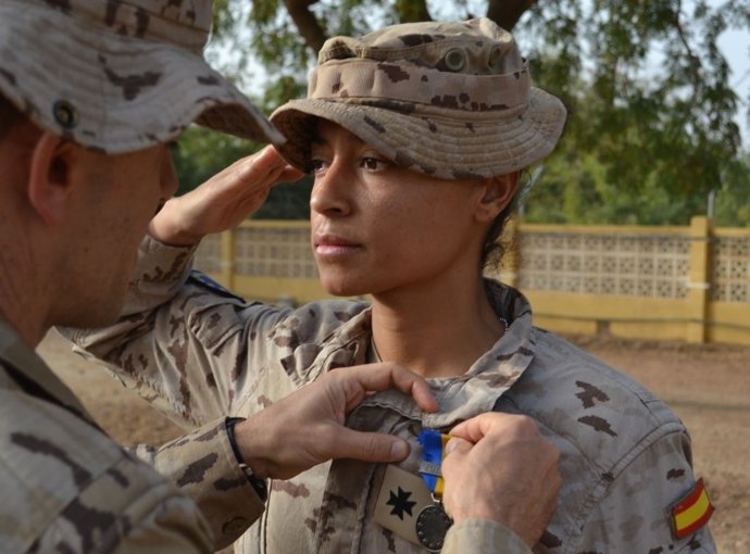 Imposición de medallas a militares españoles de la misión en Malí