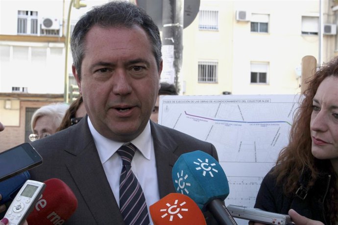 El alclade de Sevilla, Juan Espadas, en Pío XII