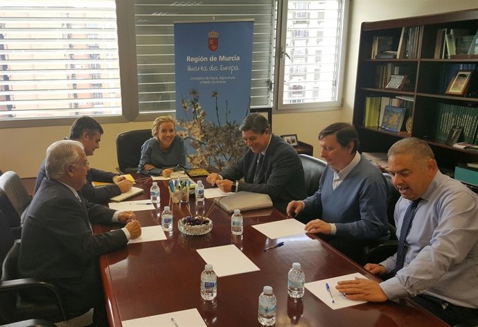 Reunión consejera Agricultura con Scrats