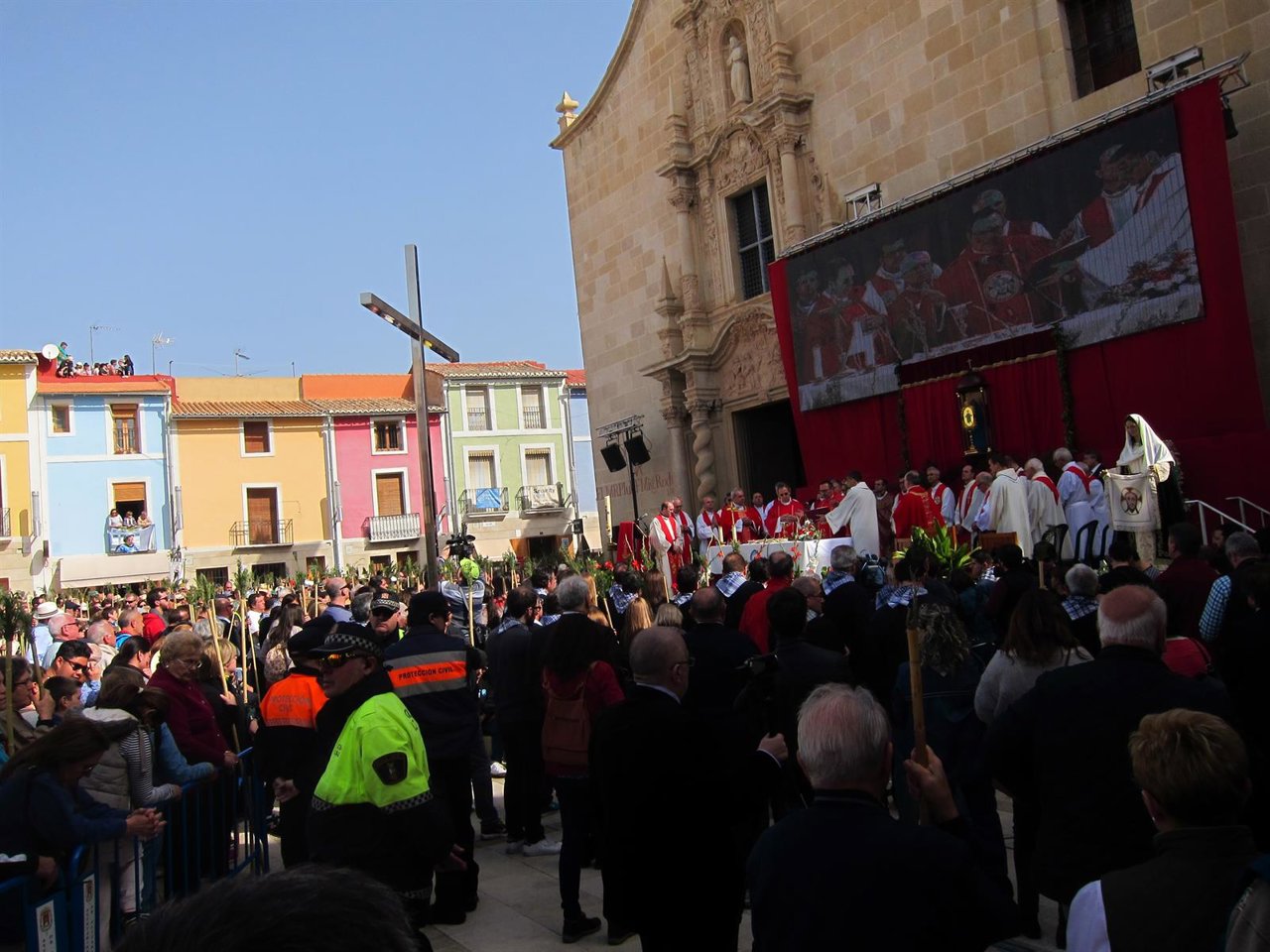 Momento de la misa que se celebra al llegar la Santa Faz al Monasterio