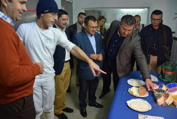Miguel Ángel Heredia en la visita a una empresa 
