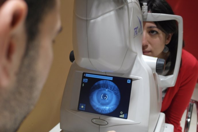 Realización a de una retinografía con la tecnología de Lynhce Diagnostics