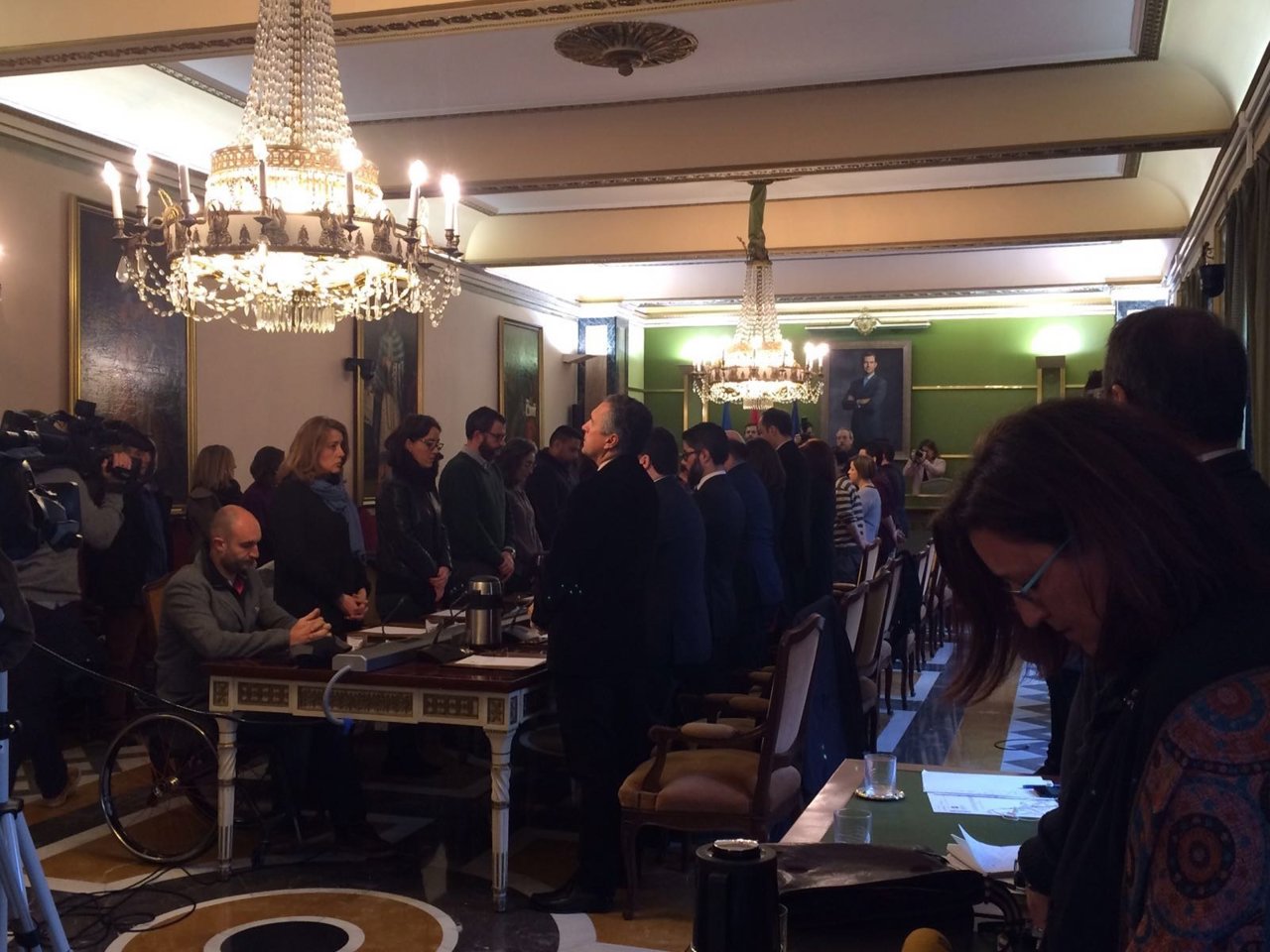 Minuto de silencio en el Ayuntamiento de Oviedo