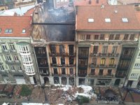 El Pleno regional guarda un minuto de silencio por el bombero fallecido en Uría