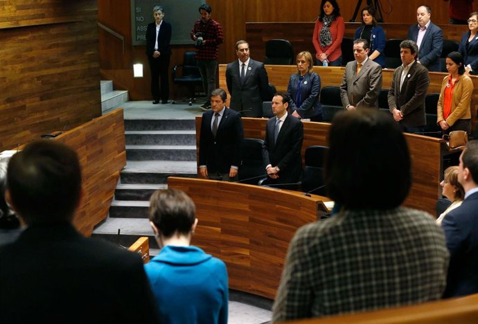 Minuto de silencioen la Junta. 