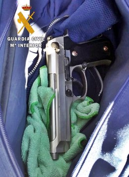 Pistola en la bolsa