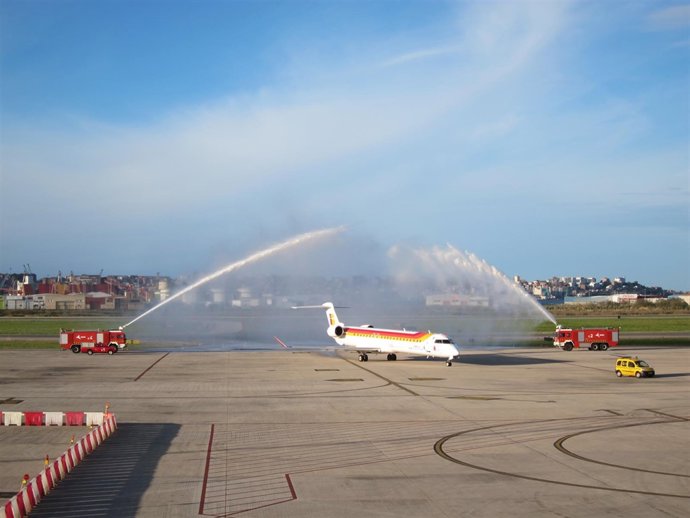 Primer vuelo de Air Nostrum procedente de Lisboa llega a Santander 