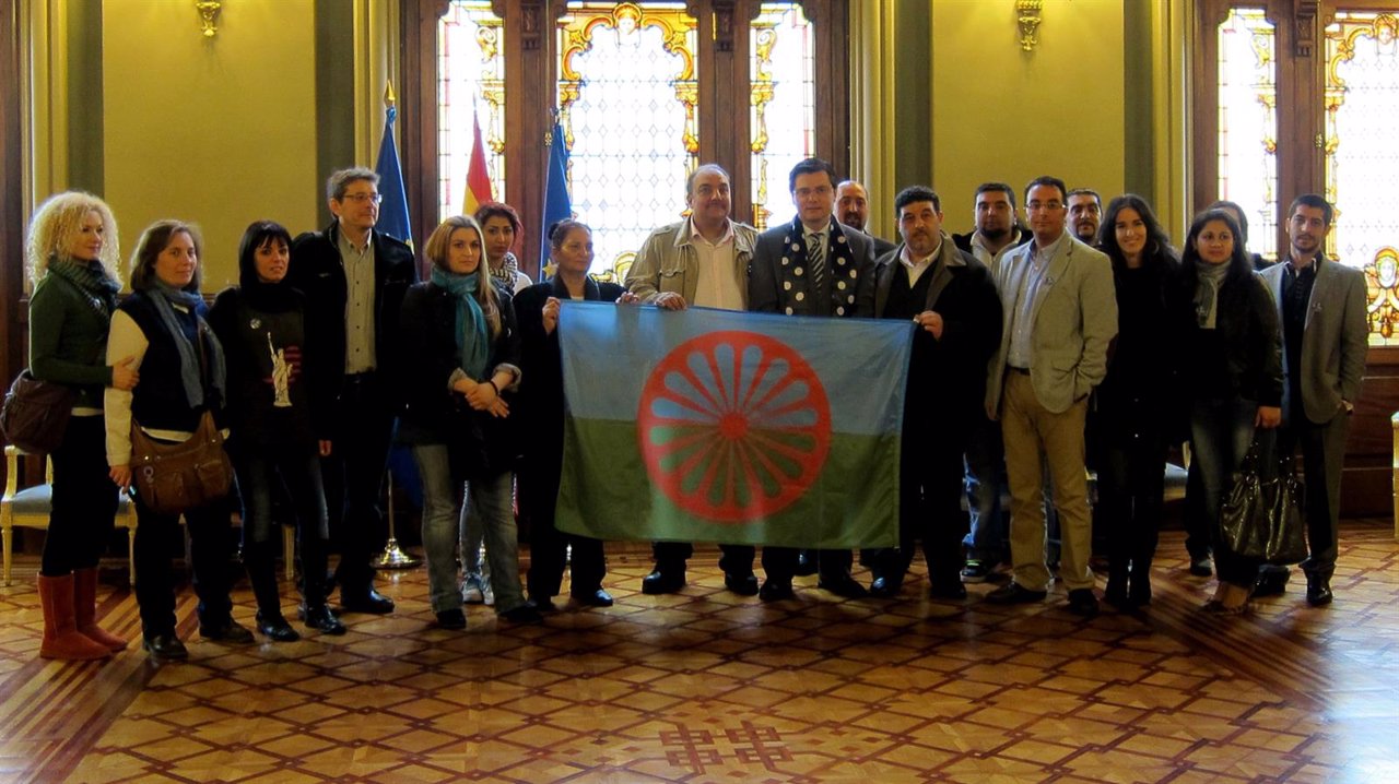 Los Responsables De Las Asociaciones Gitanas En La Junta General