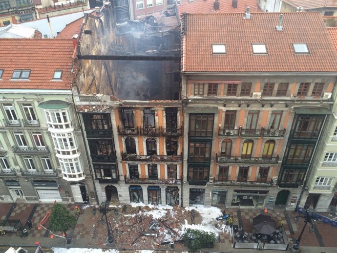 Incendio en la calle Uría de Oviedo