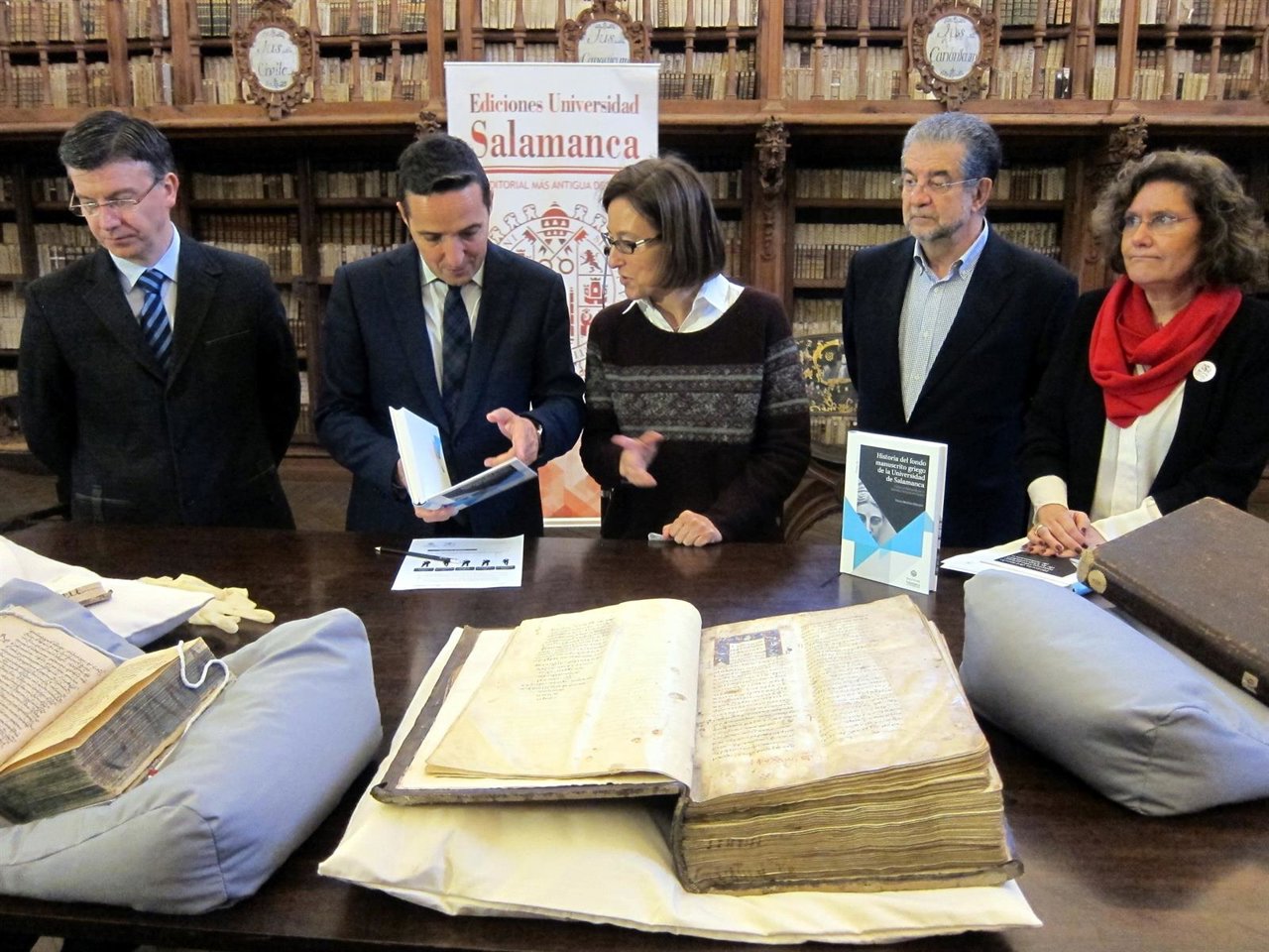 Autoridades académicas y responsables de la publicación 