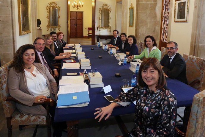 Armengol y sus consellers en el Consell de Govern