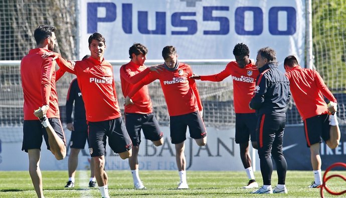 Oliver Torres en el entrnamiento del Atlético de Madrid