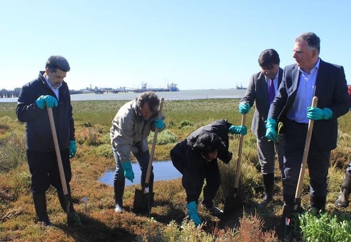 El presidente del puerto, Javier Barrero, y José Fiscal.