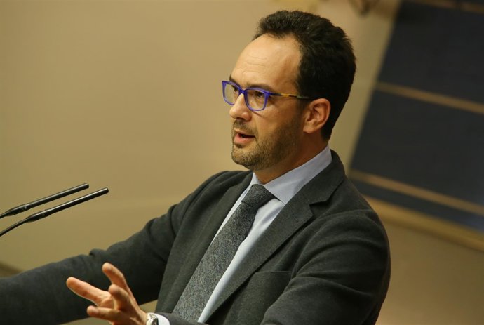 El portavoz parlamentario del PSOE, Antonio Hernando, en el Congreso