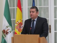 Sanz: Susana Díaz "miente" porque la no disponibilidad no afecta a servicios esenciales