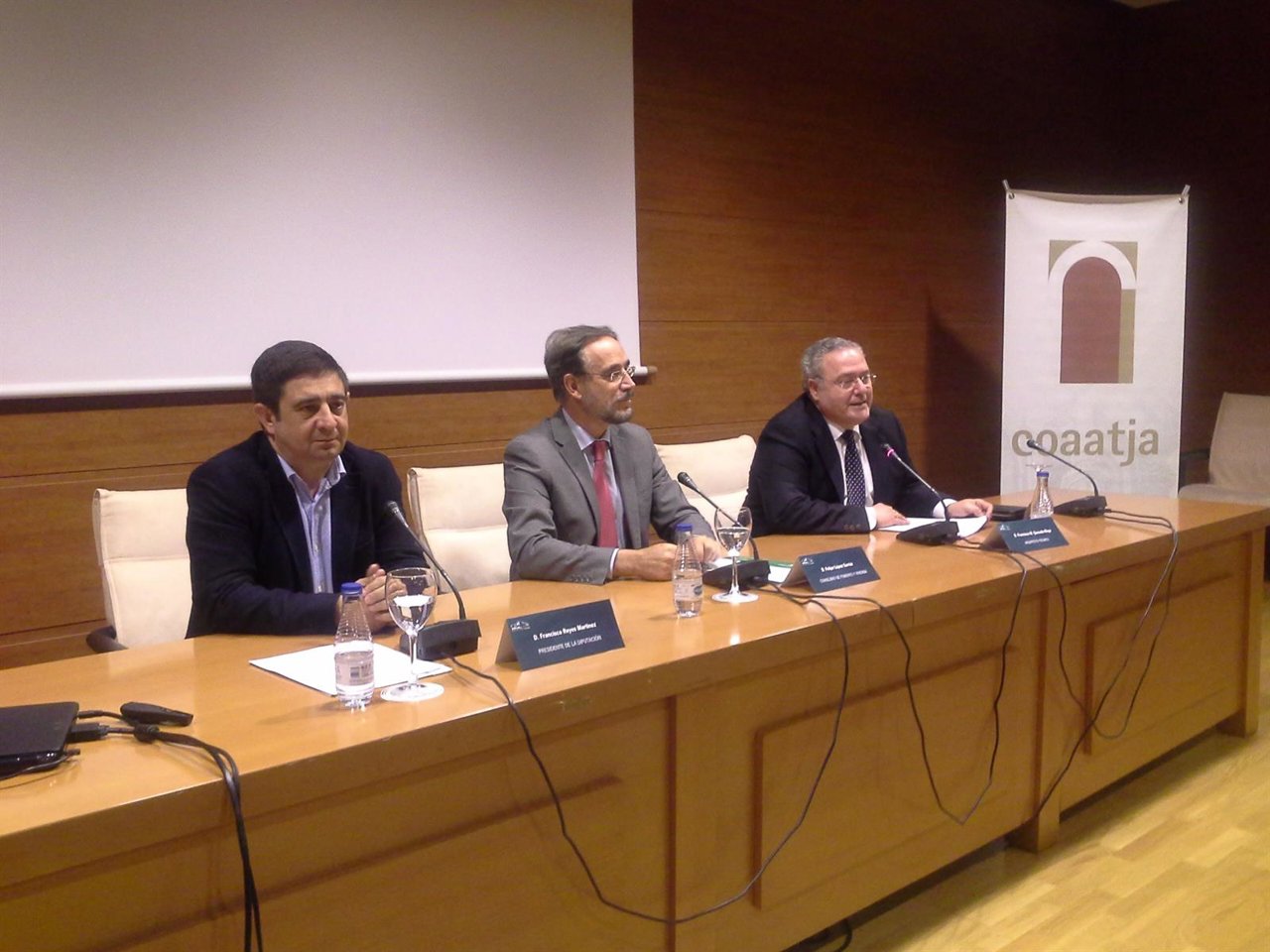 Reyes (i), en la clausura de la jornada sobre aparajadores.