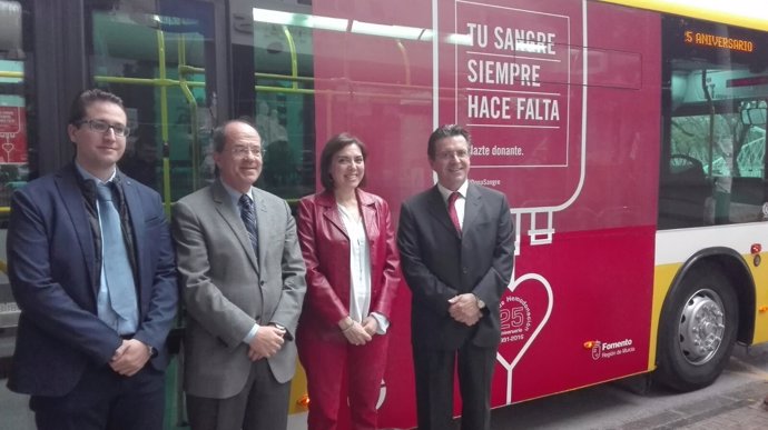 Presentación nueva campaña del Centro Regional de Hemodonación en autobuses