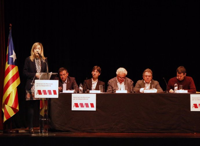 La alcaldesa de Vilanova i la Geltrú y presidenta de la AMI, Neus Lloveras