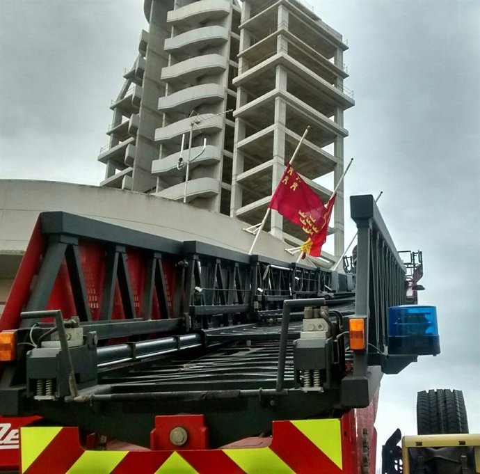 La bandera ondea a media asta en el Parque de Bomberos
