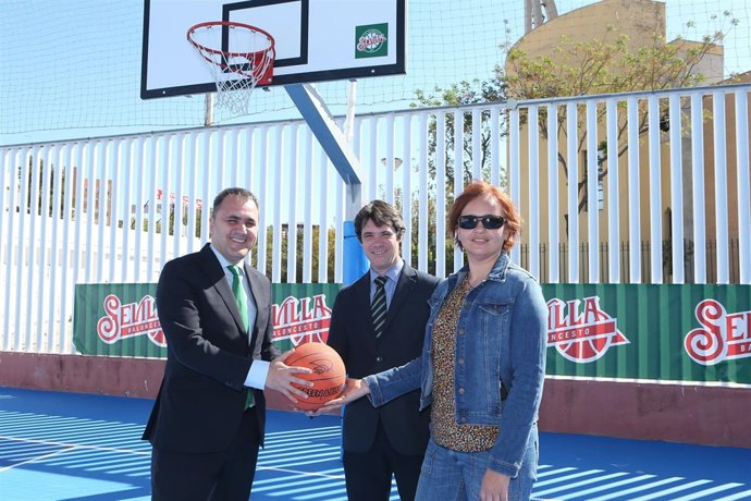 Nuevas pistas de baloncesto.