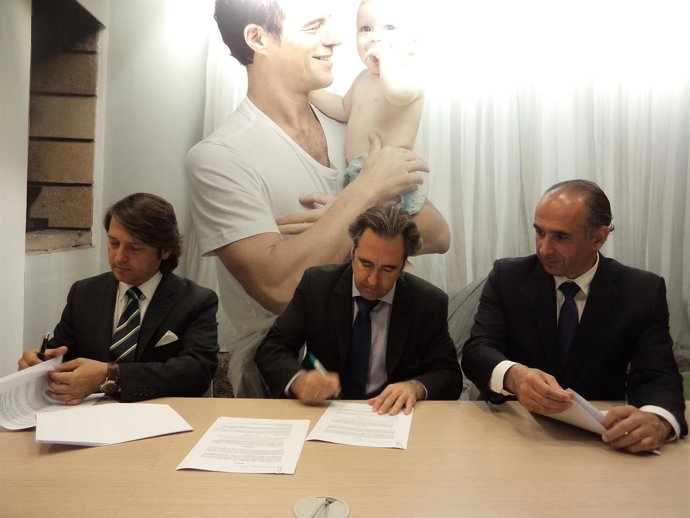 Firma del acuerdo entre Universo Santi y Bebidas Pepsico