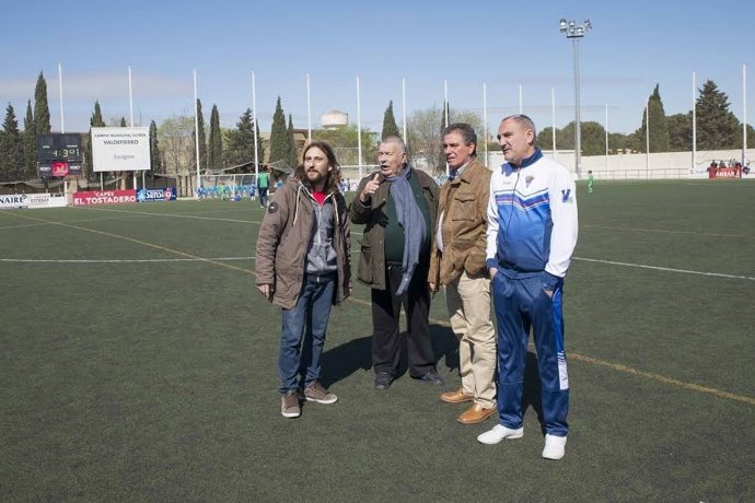 Híjar visita las instalaciones municipales del CD Valdefierro.