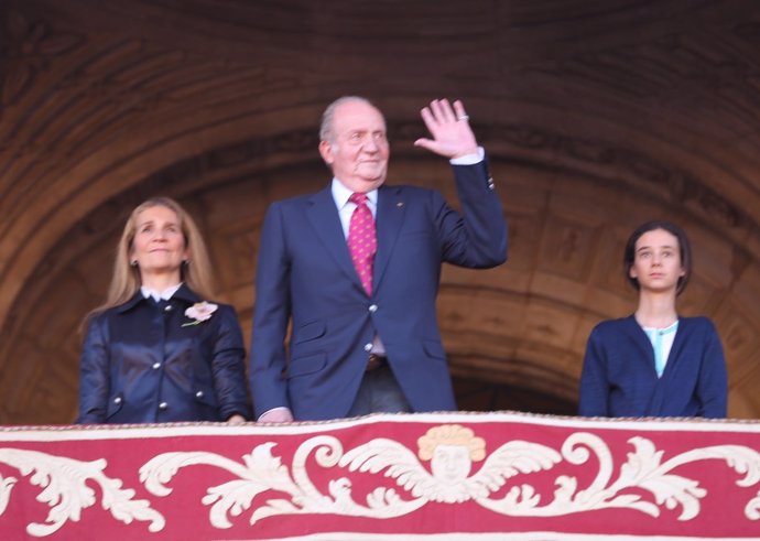 El Rey Juan Carlos asiste a los toros en la Real Maestranza de Sevilla