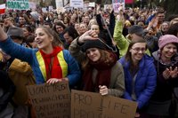 Unas 8.000 personas se concentran en Varsovia contra la prohibición del aborto
