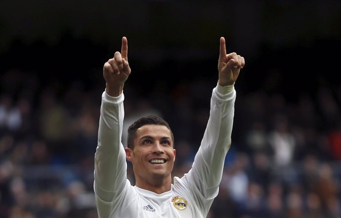 Cristiano Ronaldo celebra el récord de Zarra