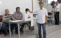 Humala deposita su voto y recuerda a las víctimas del ataque de Sendero Luminoso