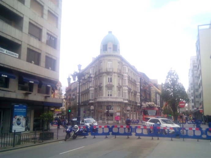 Zona del edificio incendiado en Oviedo