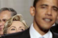 Obama defiende a Clinton en el caso de los emails