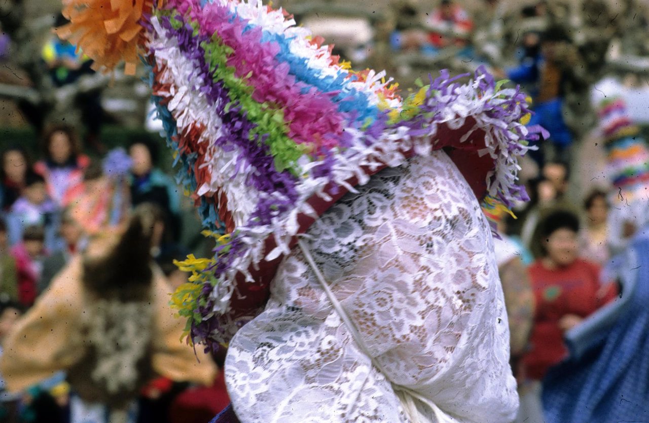 Carnaval de Lanz, una de las diapositivas de las 90.000 que fueron donadas