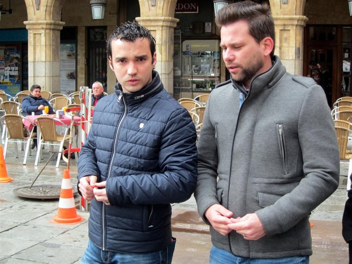 Pablo Yáñez (izquierda) junto al portavoz de C's en el Ayuntamiento de Salamanca