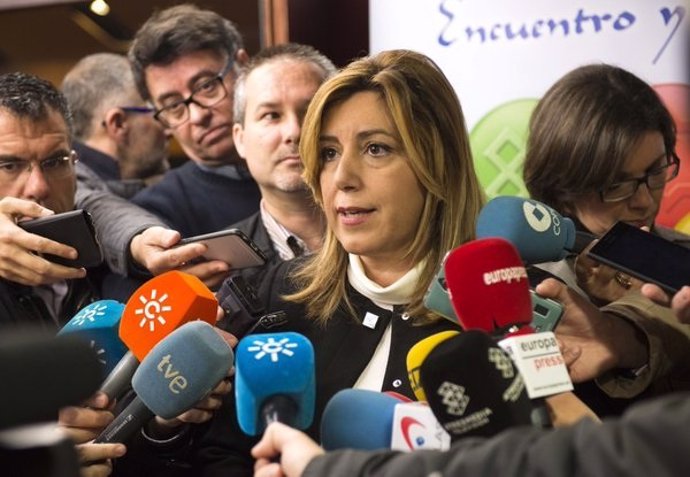 Susana Díaz atiende a los medios en Córdoba