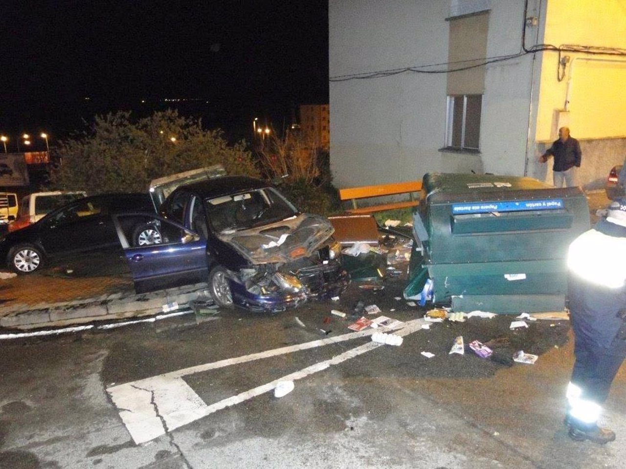Un conductor ha chocado contra cuatro coches aparcados en Pamplona. 