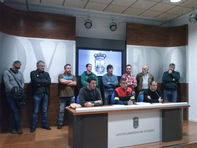 Bomberos de Oviedo junto a miembros de Policía Local y SEPA 