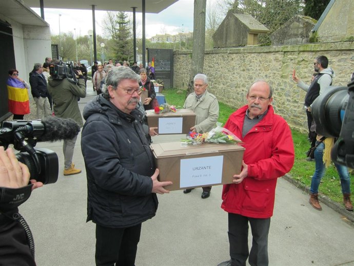 Inhumación de personas fusiladas en la Guerra Civil en Navarra.