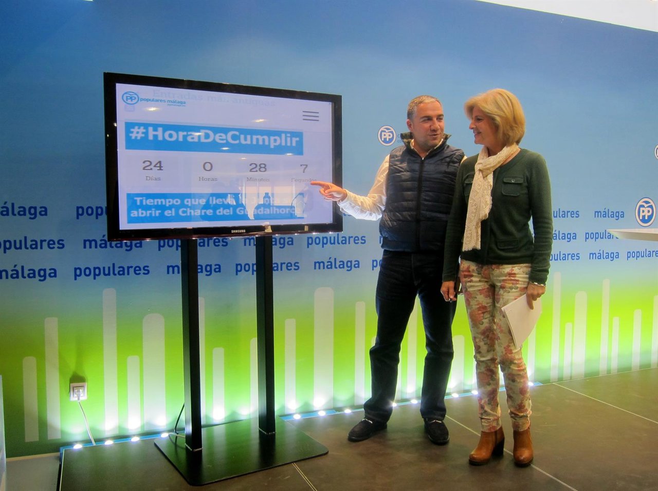 Elías Bendodo y Esperanza Oña en rueda de prensa en Málaga