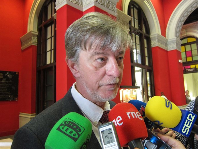 El alcalde de Zaragoza, Pedro Santisteve, en un acto este lunes en el Paraninfo