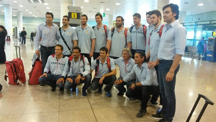 La selección española de waterpolo en El Prat tras el Preolímpico