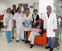 Pacientes de Onco-Hematología del Valme reciben 'cojines solidarios'