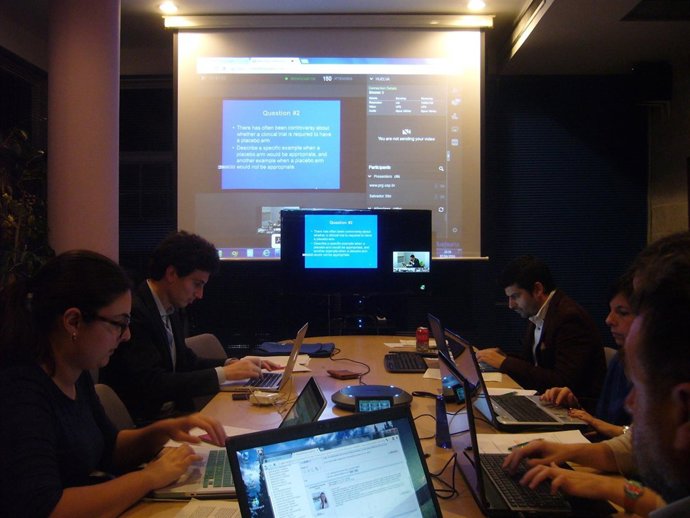 Clase nocturna en el Complejo Hospitalario de Huelva  online desde Boston.