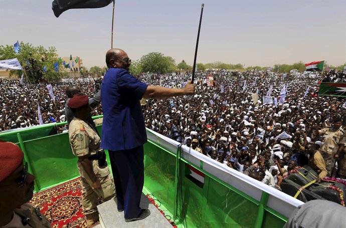 El presidente de Sudán, Omar Hasan al Bashir, durante un acto en Darfur