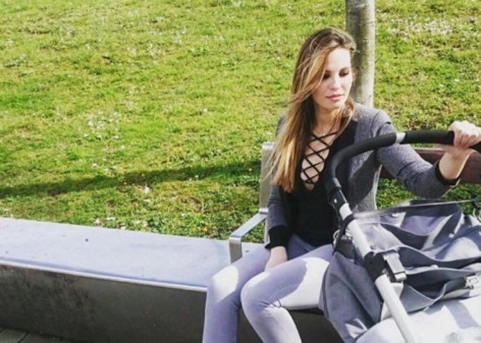 Jessica Bueno paseando a sus hijos/Instagram